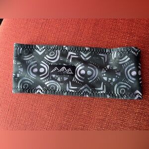 Skida Black and Gray Headband- like new!